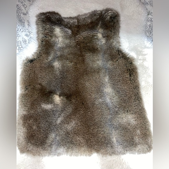 ARITZIA (Talula Park Slope Faux Fur Vest ) - Picture 10 of 10